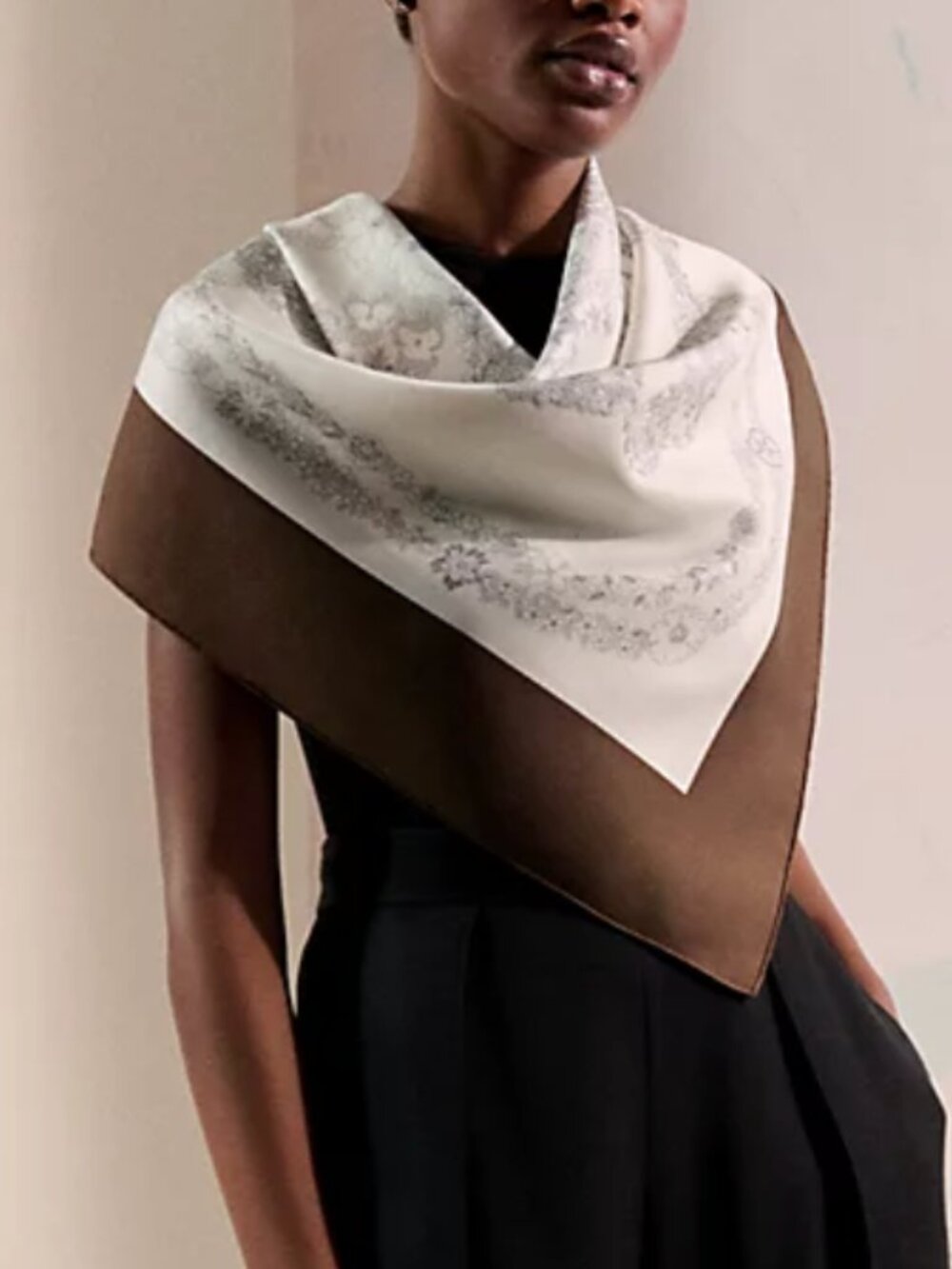 NWT & Original Box - Brides de Gala en Fleurs scarf 90 - Picture 2 of 5